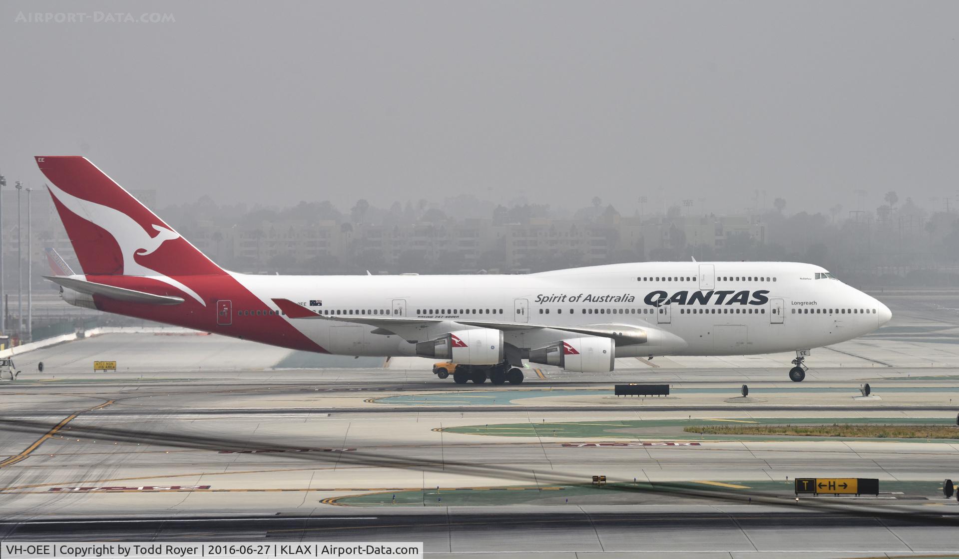 VH-OEE, 2002 Boeing 747-438/ER C/N 32909, Taxing to gate at LAX