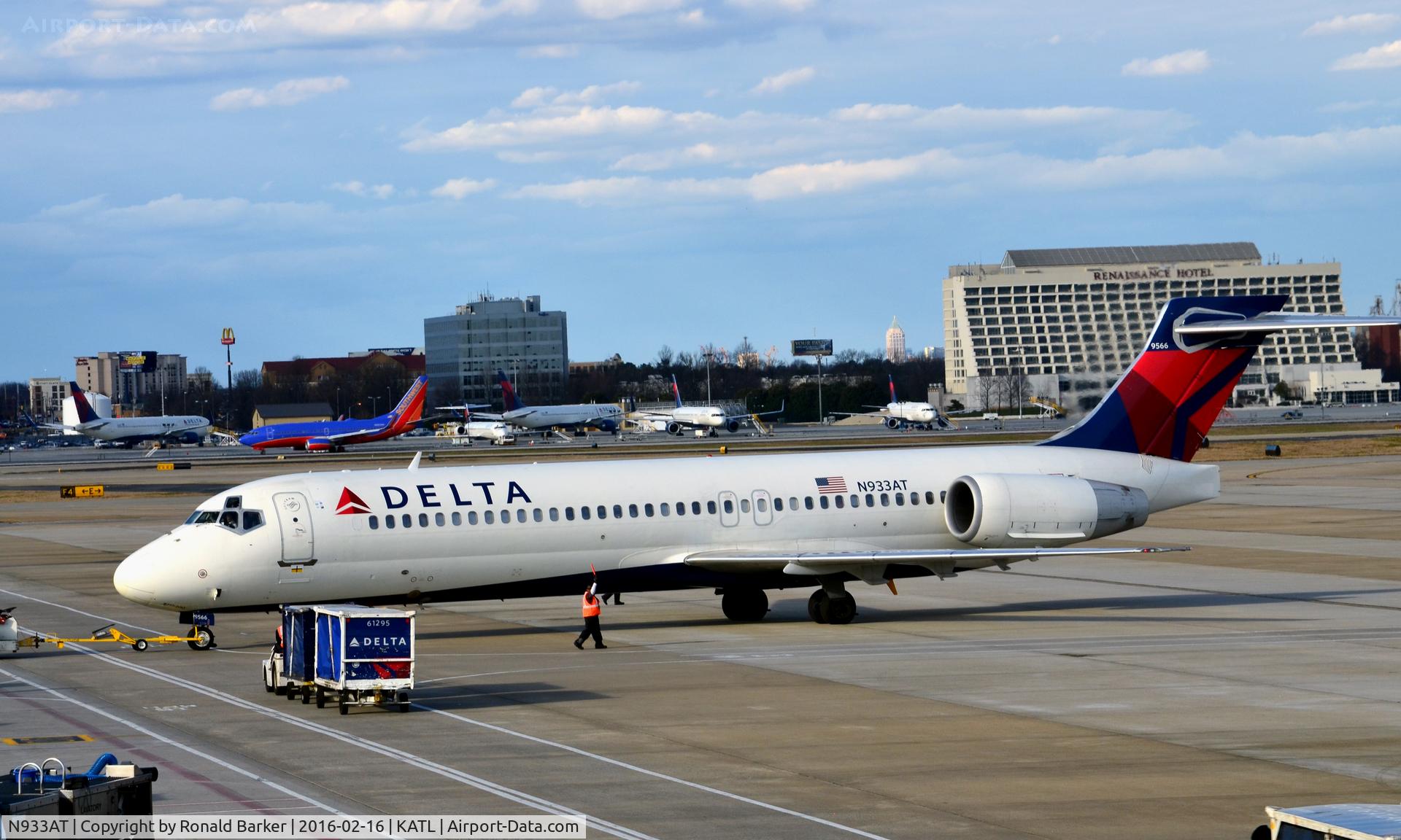 N933AT, 2000 Boeing 717-200 C/N 55071, Pushback Atlanta