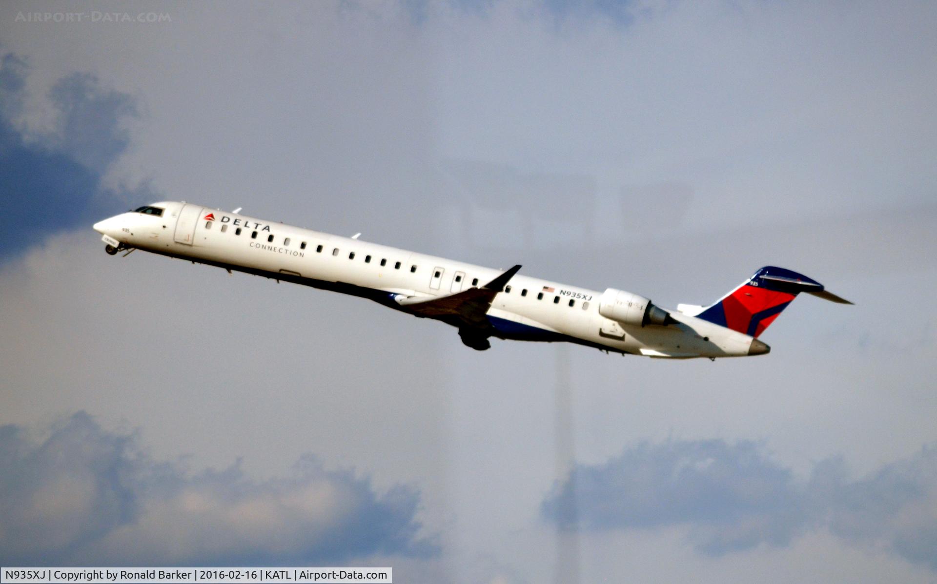 N935XJ, 2008 Bombardier CRJ-900ER (CL-600-2D24) C/N 15199, Takeoff Atlanta