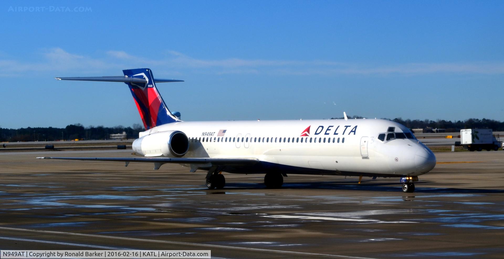 N949AT, 1999 Boeing 717-200 C/N 55003, Taxi Atlanta
