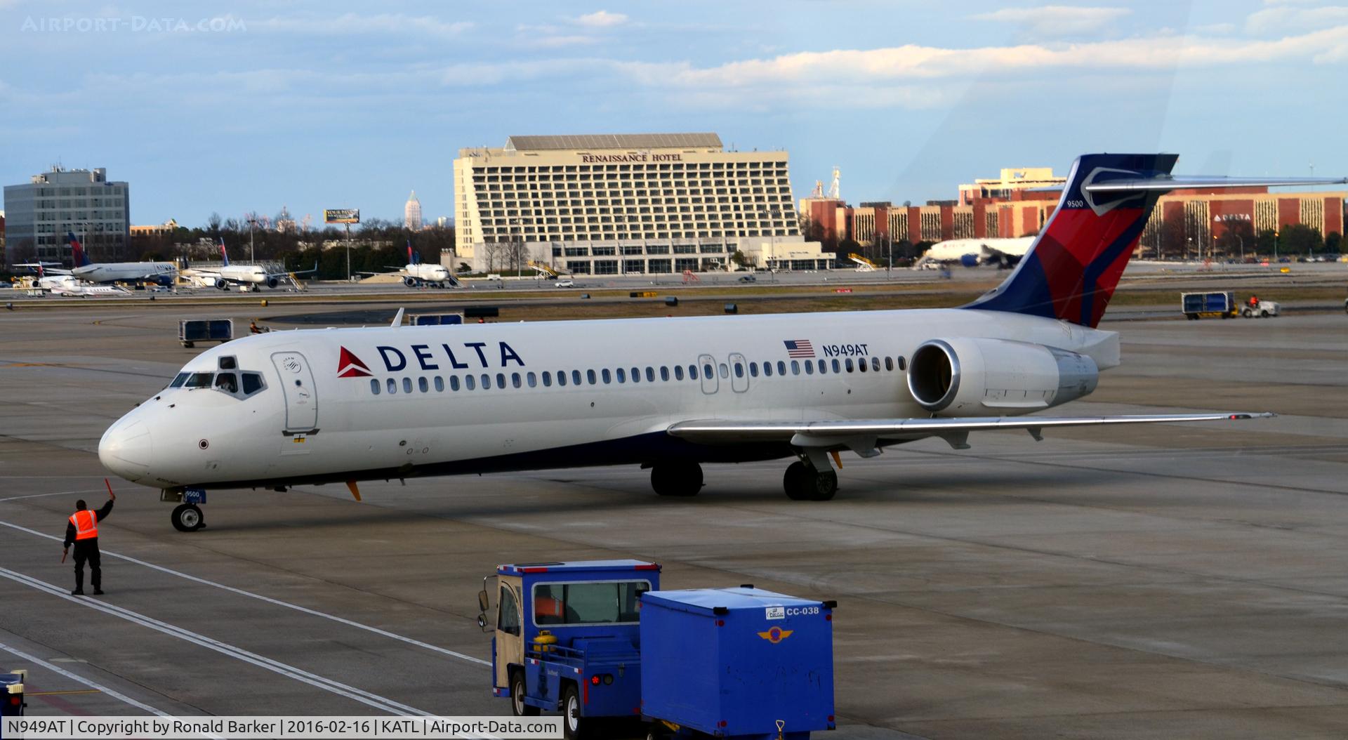 N949AT, 1999 Boeing 717-200 C/N 55003, Taxi Atlanta