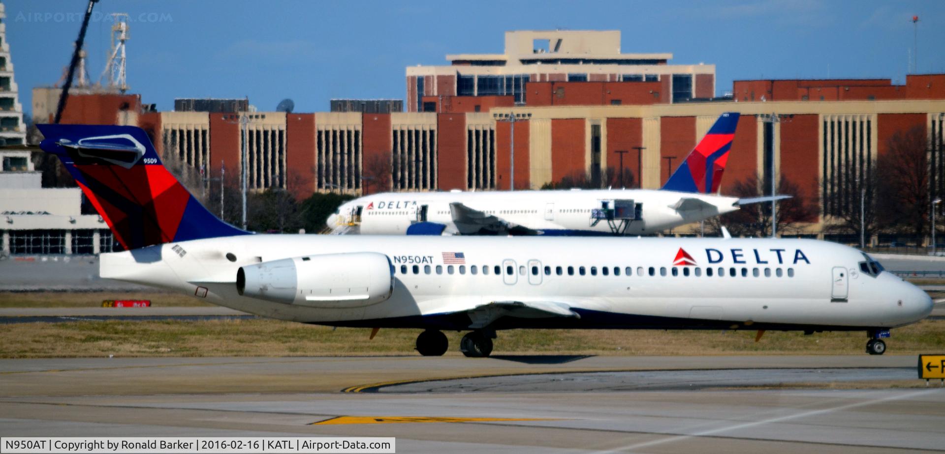 N950AT, 2000 Boeing 717-200 C/N 55012, Taxi Atlanta