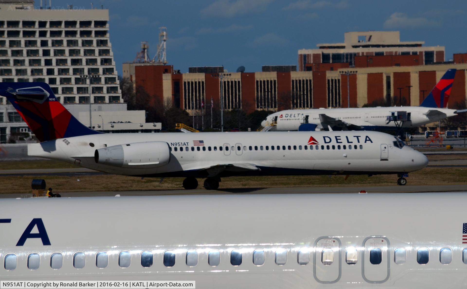 N951AT, 2000 Boeing 717-200 C/N 55013, Taxi Atlanta