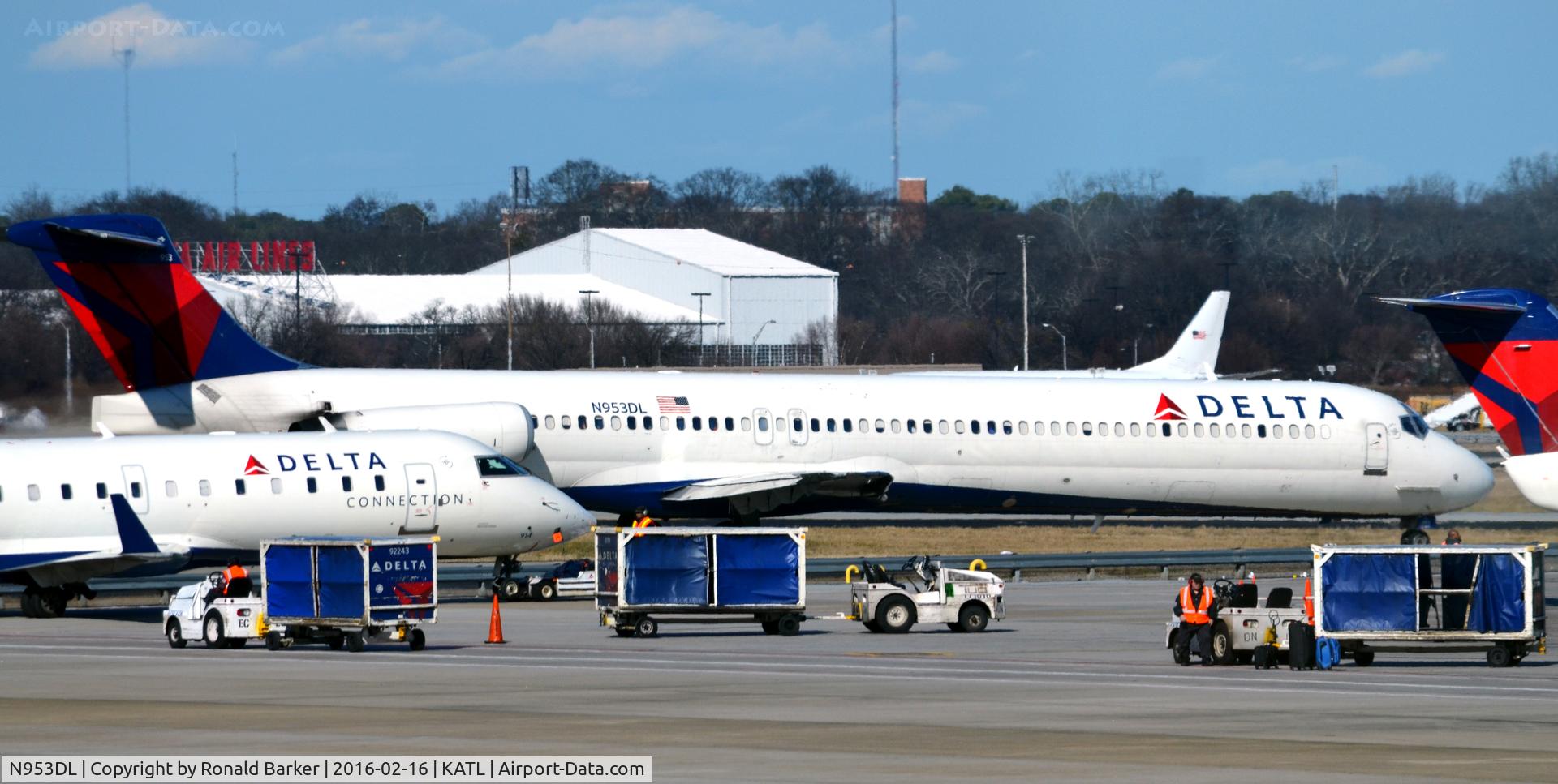 N953DL, 1990 McDonnell Douglas MD-88 C/N 49884, Taxi Atlanta