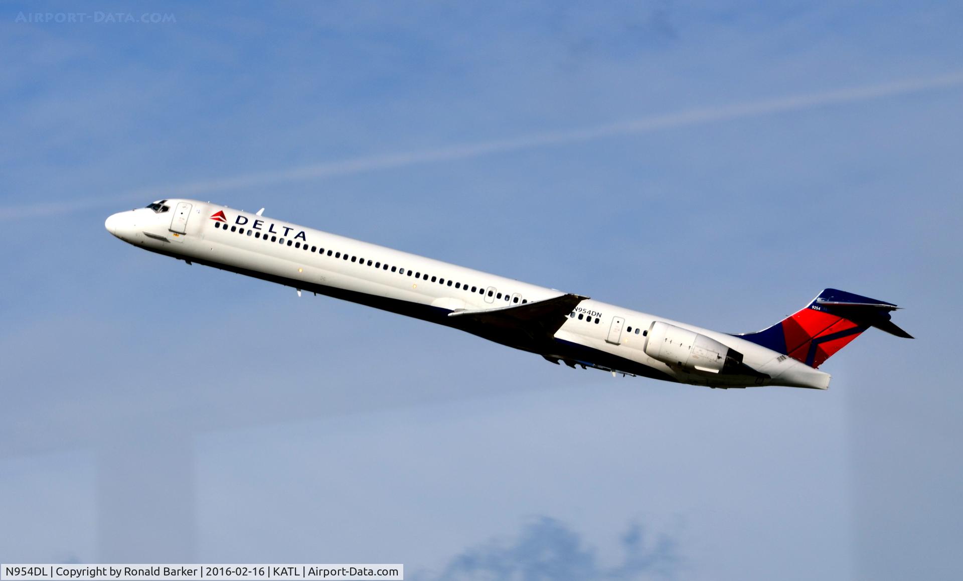 N954DL, 1990 McDonnell Douglas MD-88 C/N 49885, Takeoff Atlanta