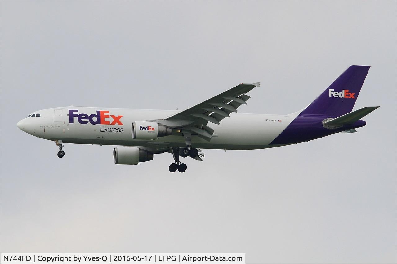 N744FD, 1992 Airbus A300B4-622R C/N 664, Airbus A300B4-622R, Short approach rwy 27R, Roissy Charles De Gaulle Airport (LFPG-CDG)