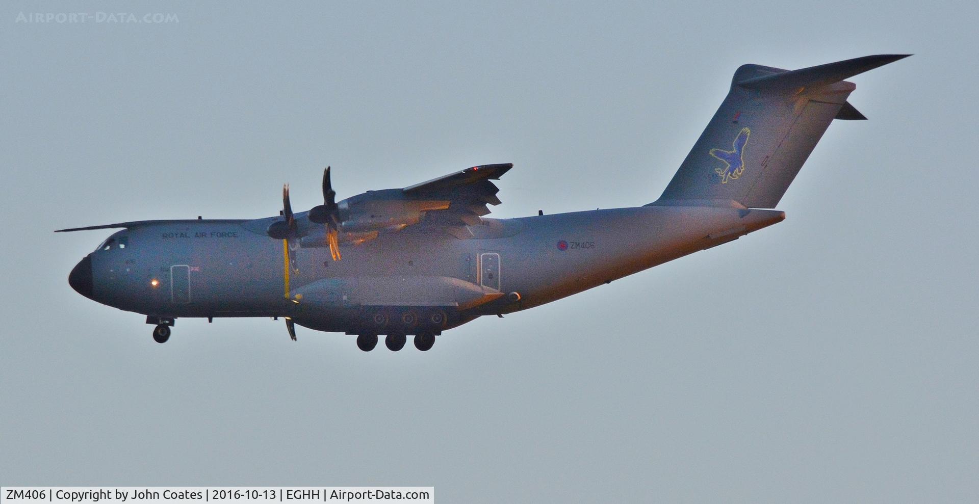 ZM406, 2015 Airbus A400M Atlas C.1 C/N 025, Training after sunset