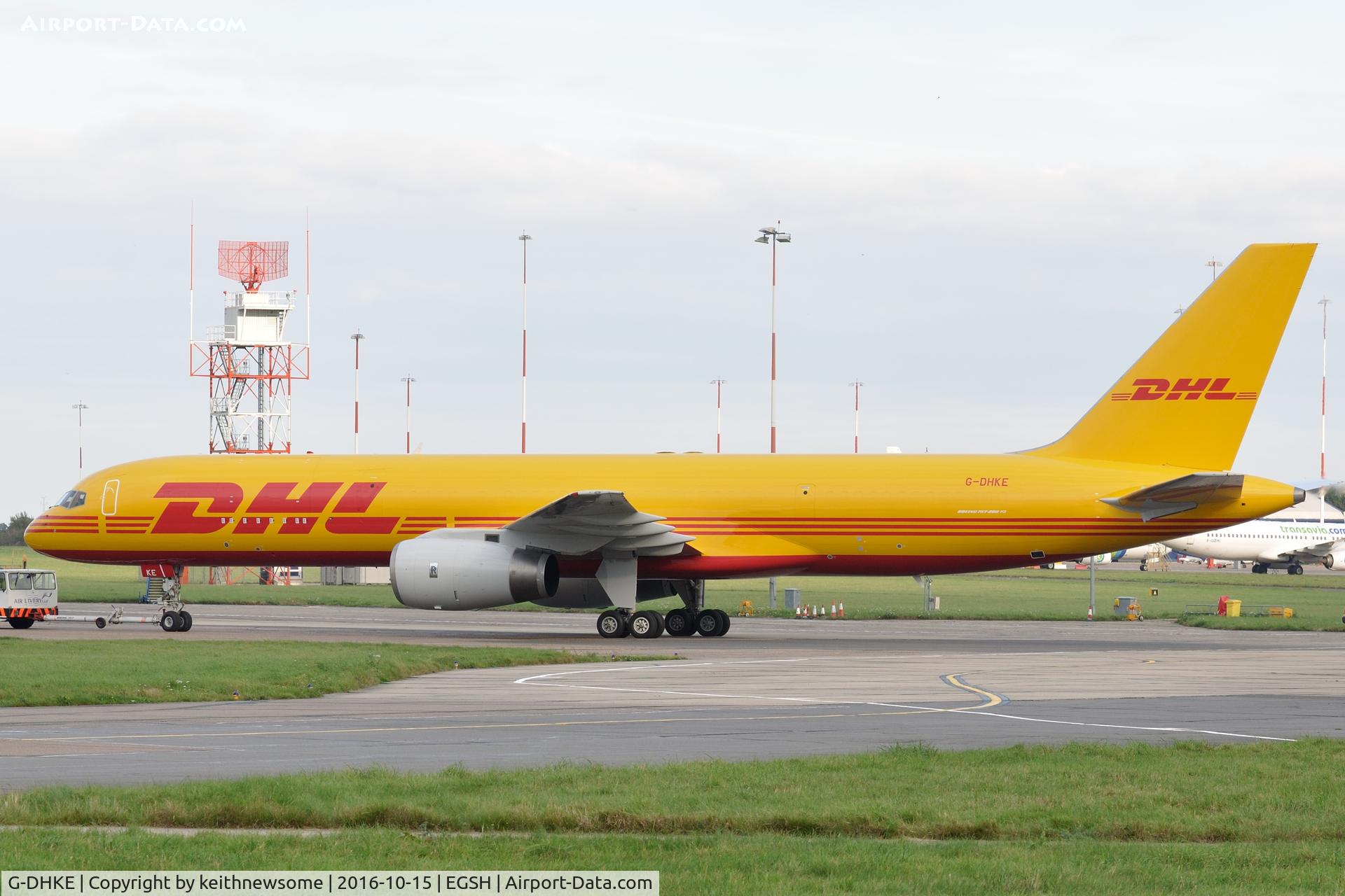 G-DHKE, 1998 Boeing 757-23N C/N 27976, Fresh out of paint.