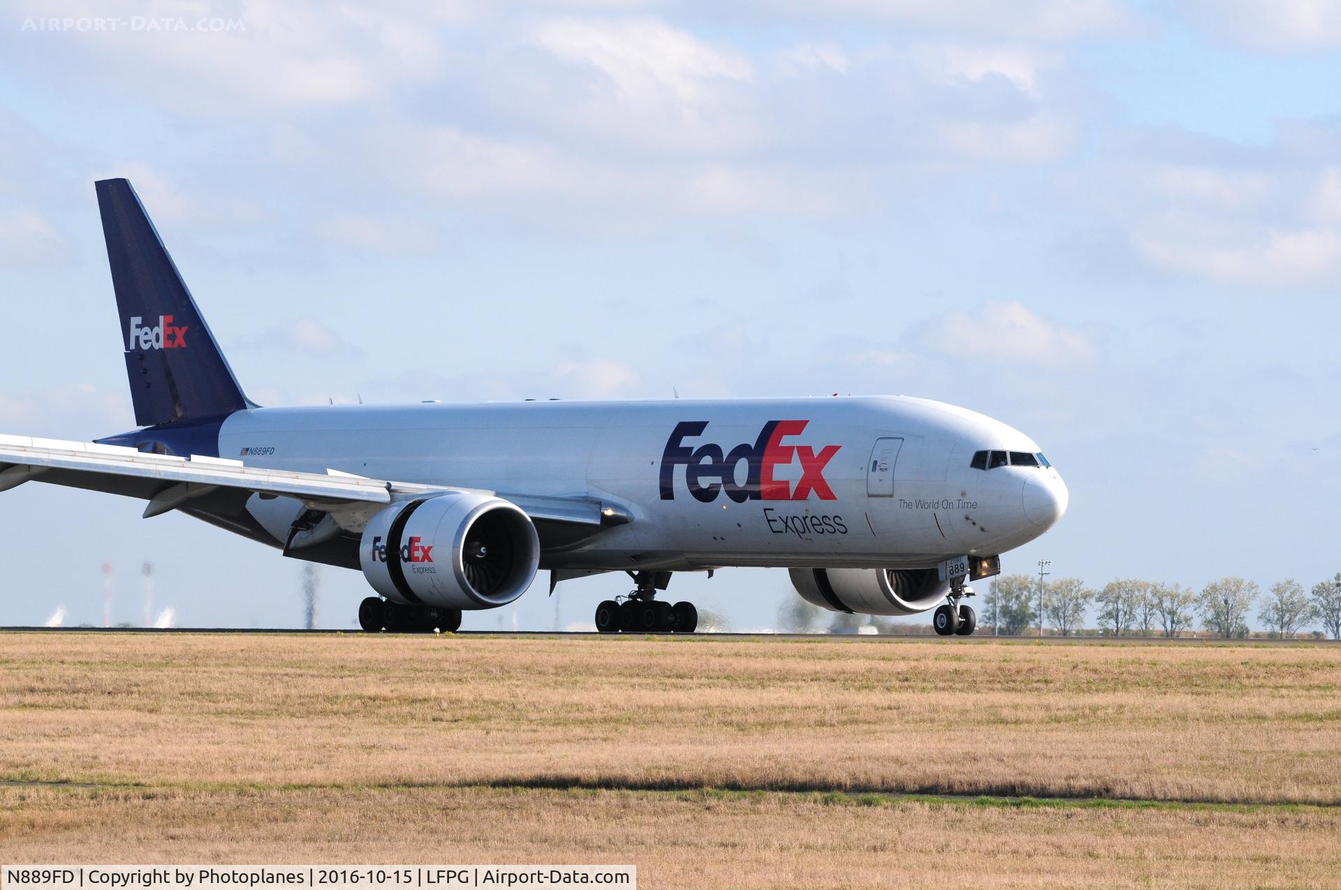 N889FD, 2012 Boeing 777-FS2 C/N 41067, CDG landing