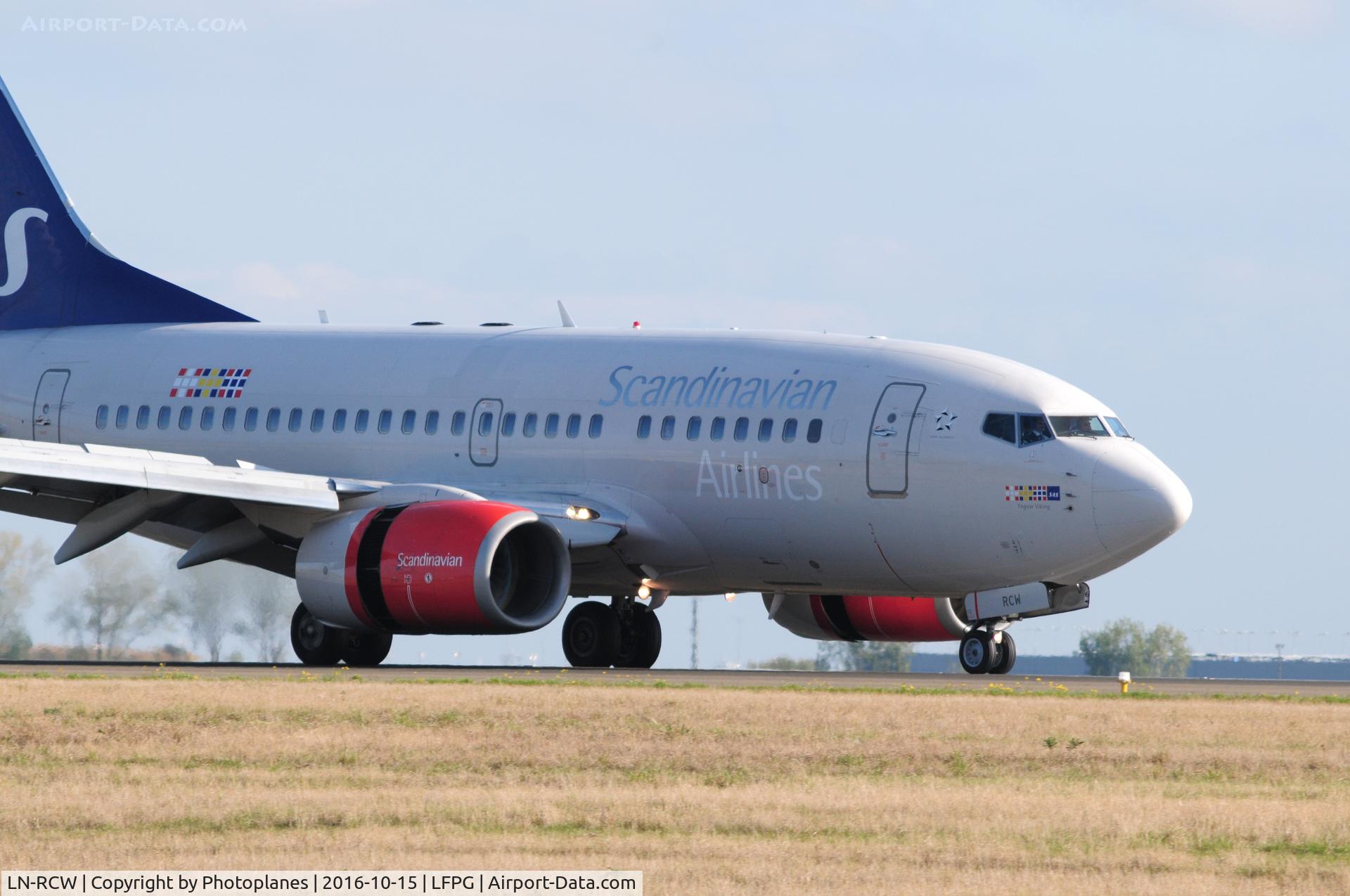 LN-RCW, 1999 Boeing 737-683 C/N 28308, CDG landing