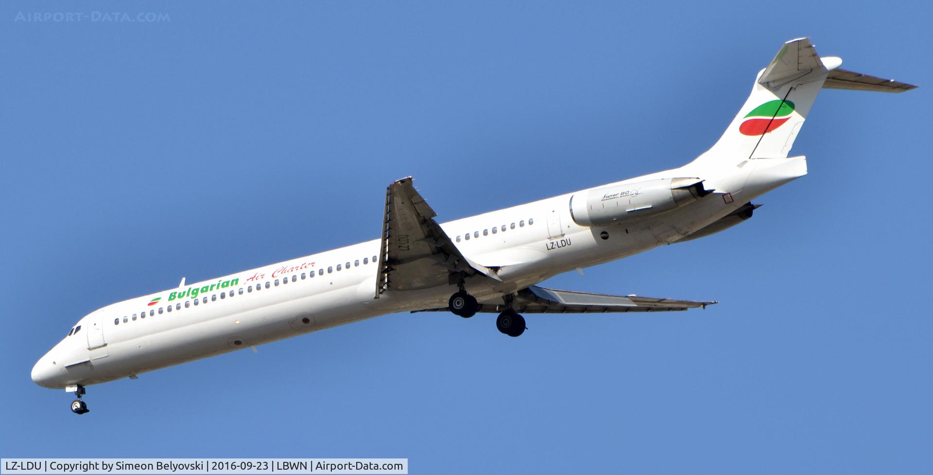 LZ-LDU, 1992 McDonnell Douglas MD-82 (DC-9-82) C/N 53204, Landing at Varna Airport RWY27