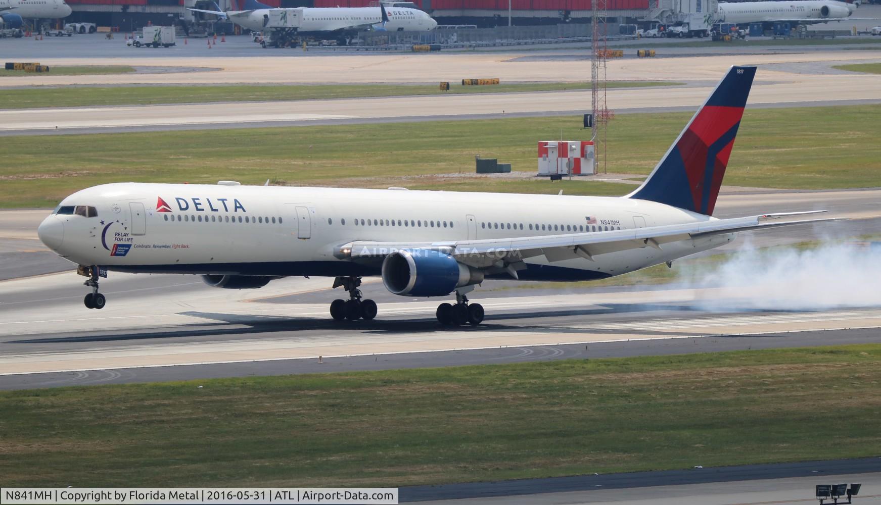N841MH, 2001 Boeing 767-432/ER C/N 29714, Delta