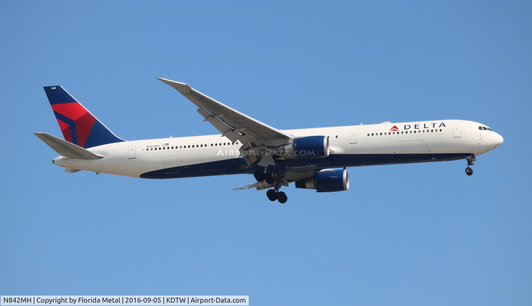 N842MH, 2001 Boeing 767-432/ER C/N 29715, Delta