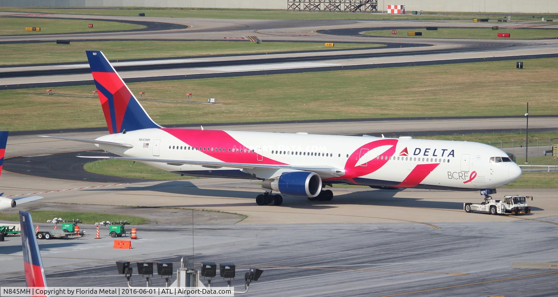 N845MH, 2002 Boeing 767-432/ER C/N 29719, Delta Breast Cancer plane