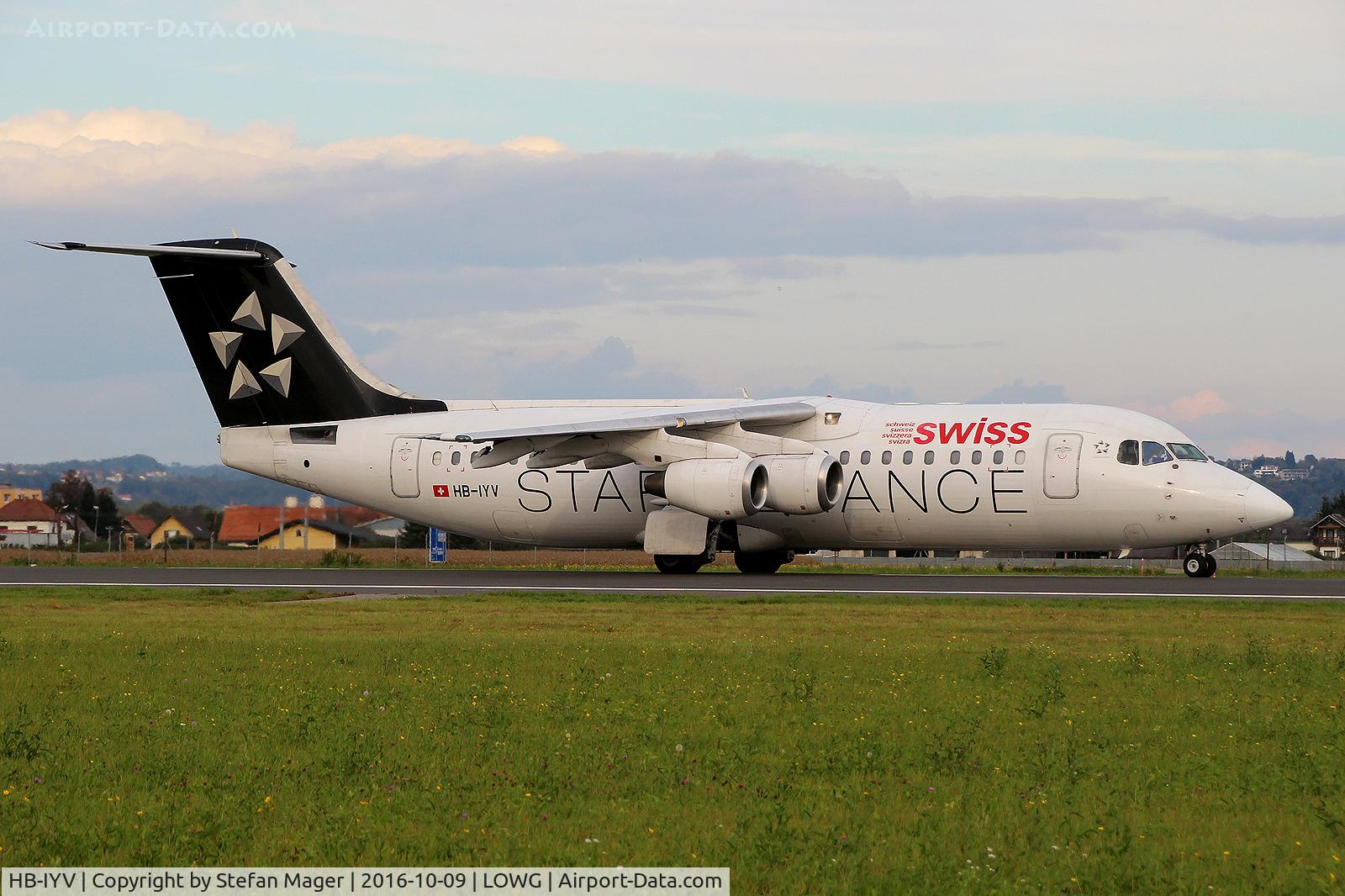 HB-IYV, 2000 British Aerospace Avro 146-RJ100 C/N E3377, Swiss RJ100 