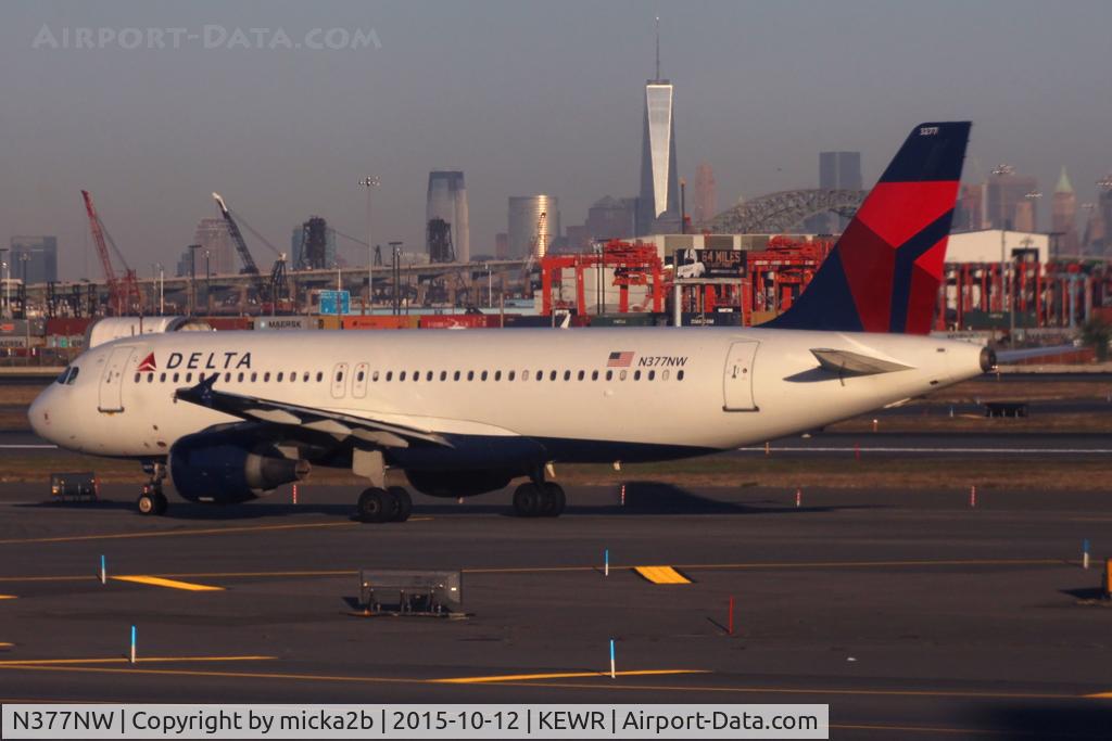 N377NW, 2003 Airbus A320-211 C/N 2082, Taxiing