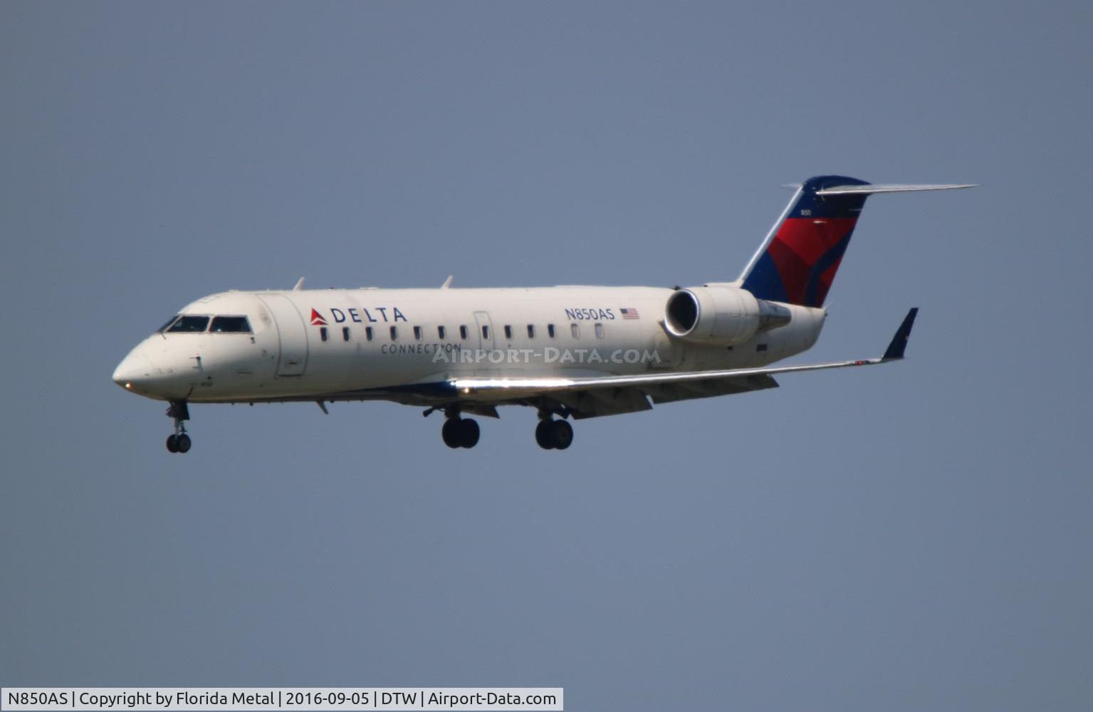 N850AS, 1999 Bombardier CRJ-200ER (CL-600-2B19) C/N 7355, Delta Connection