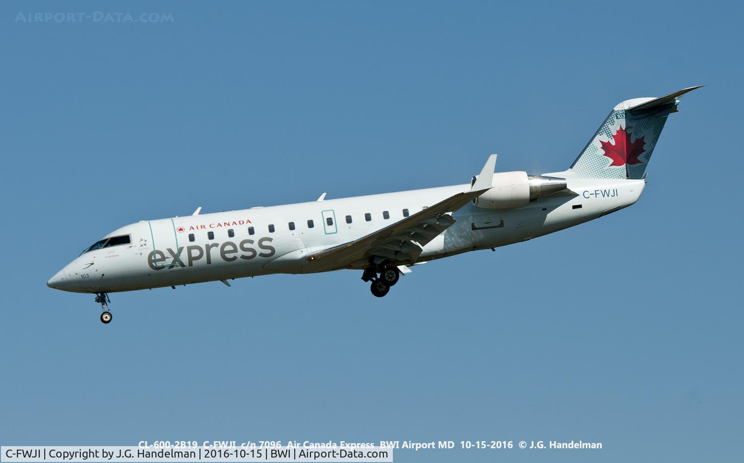 C-FWJI, 1995 Canadair CRJ-100ER (CL-600-2B19) C/N 7096, On final to 33L.