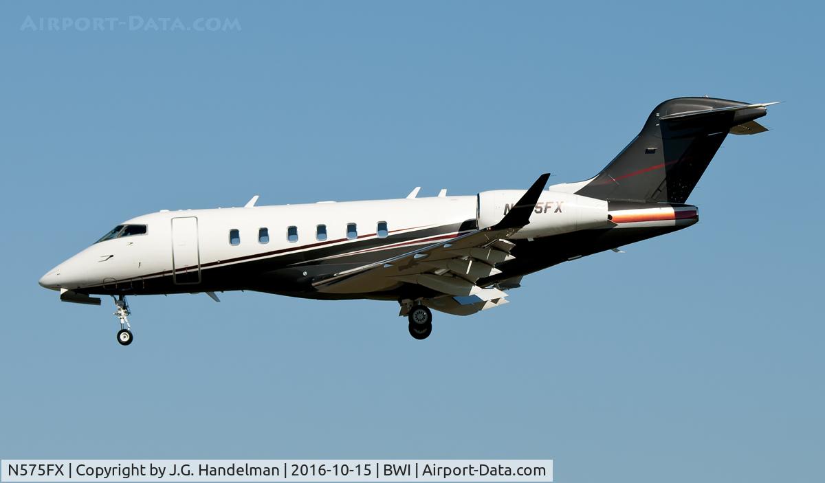 N575FX, 2015 Bombardier Challenger 300 (BD-100-1A10) C/N 20578, on final to 33L.