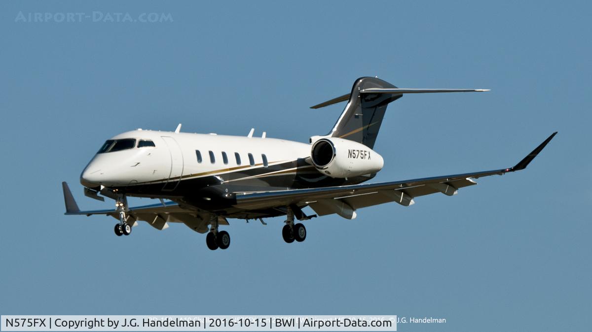 N575FX, 2015 Bombardier Challenger 300 (BD-100-1A10) C/N 20578, On approach to 33L.