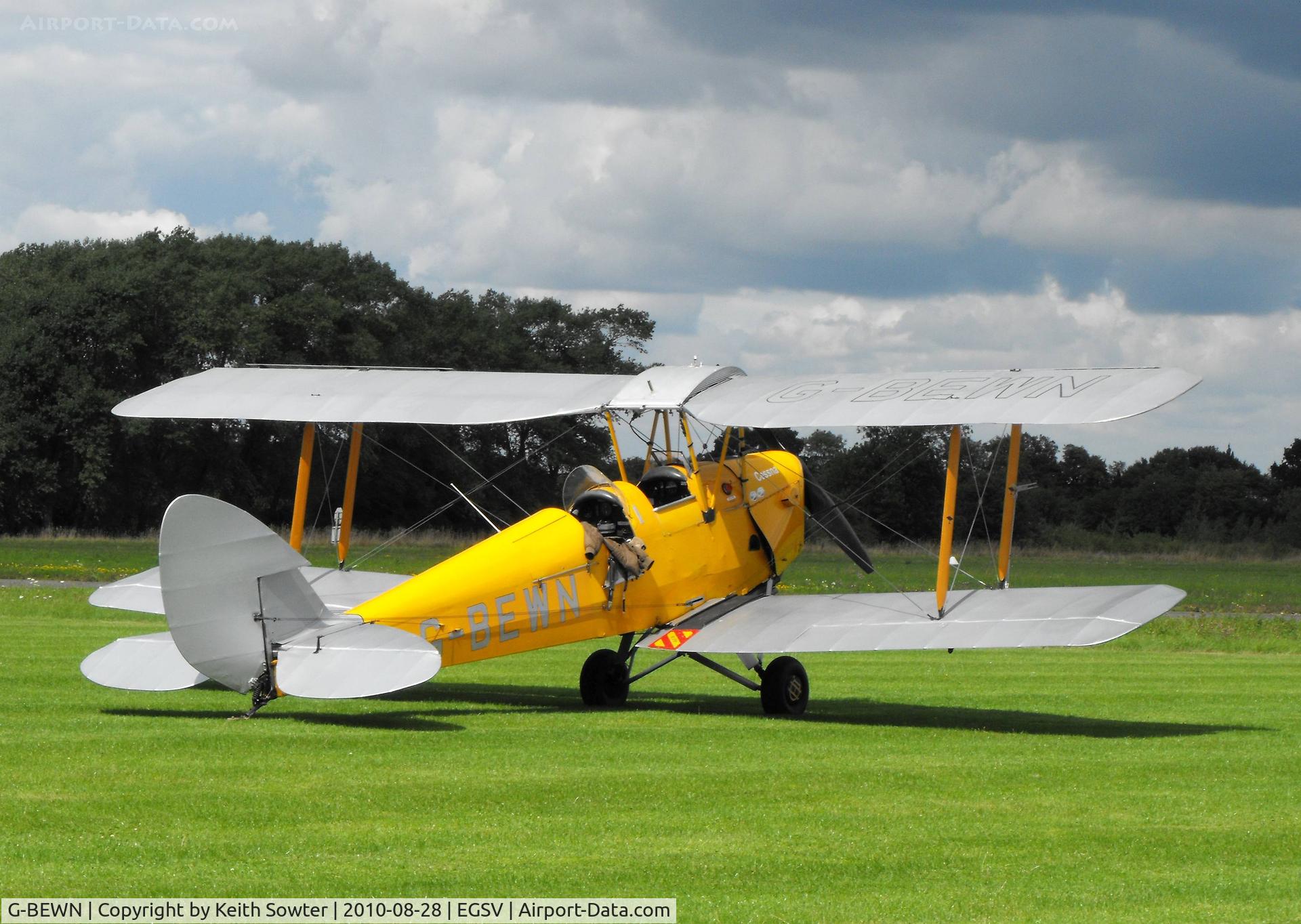 G-BEWN, 1941 De Havilland Australia DH-82A Tiger Moth C/N DHA952, Vintage visitor