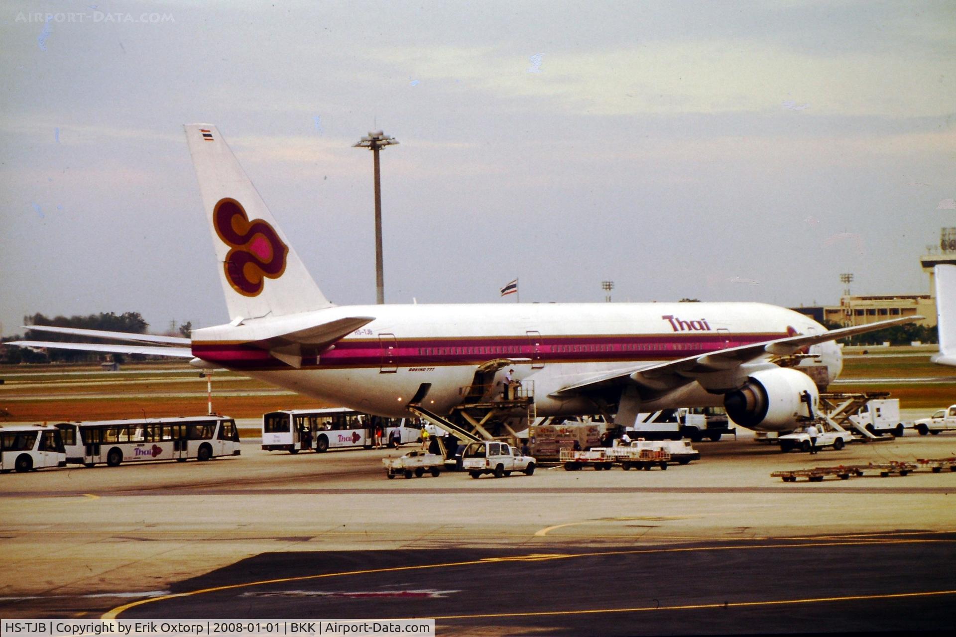 HS-TJB, 1996 Boeing 777-2D7 C/N 27727, HS-TJB in BKK (Don Muang) JUL97