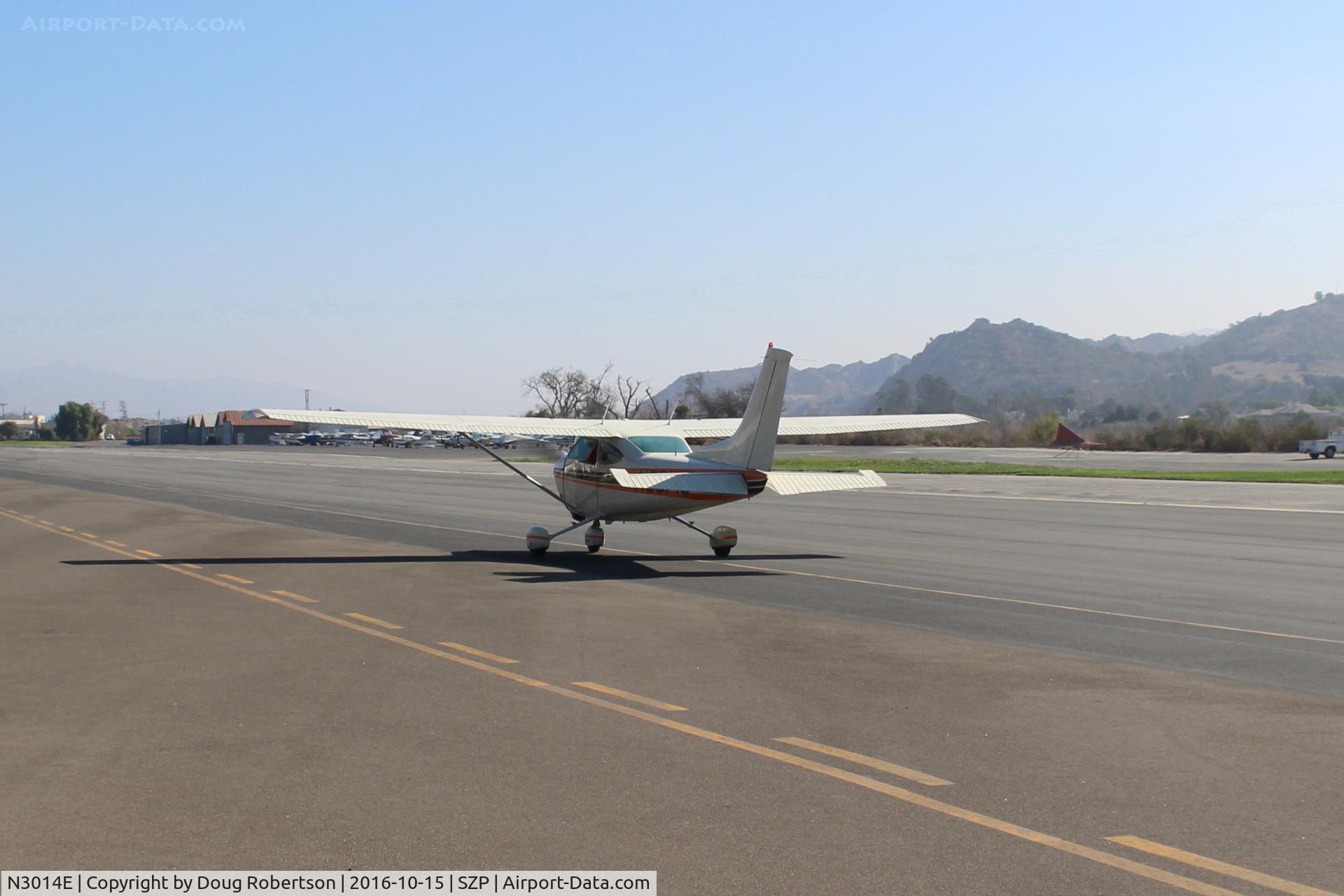 N3014E, 1982 Cessna 182R Skylane C/N 18268226, 1982 Cessna 182R SKYLANE, Continental O-470-U 230 Hp, taxi to Rwy 22