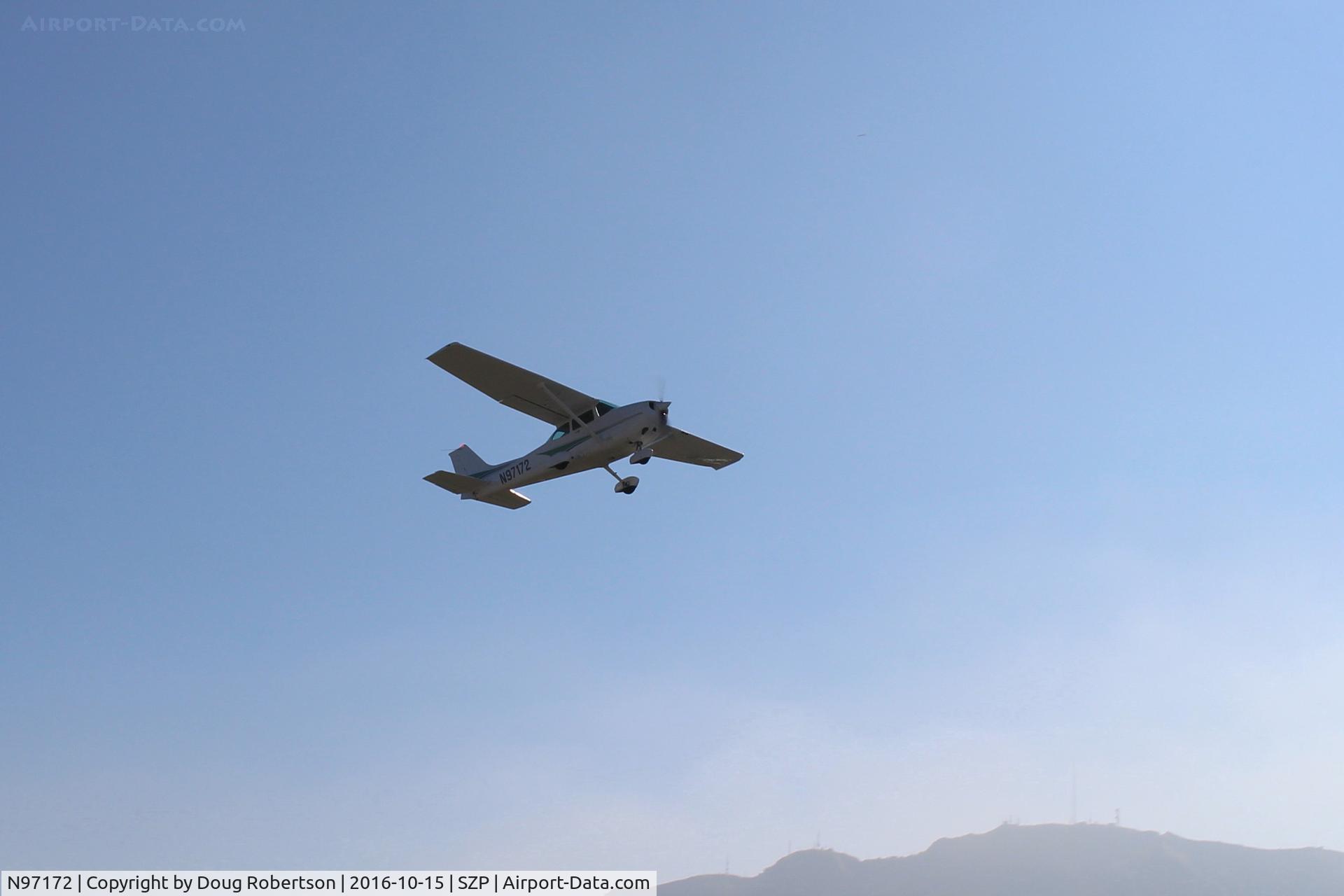 N97172, 1984 Cessna 172P C/N 17276162, 1984 Cessna 172P SKYHAWK, Lycoming O-320-D2J 160 Hp, takeoff climb Rwy 22