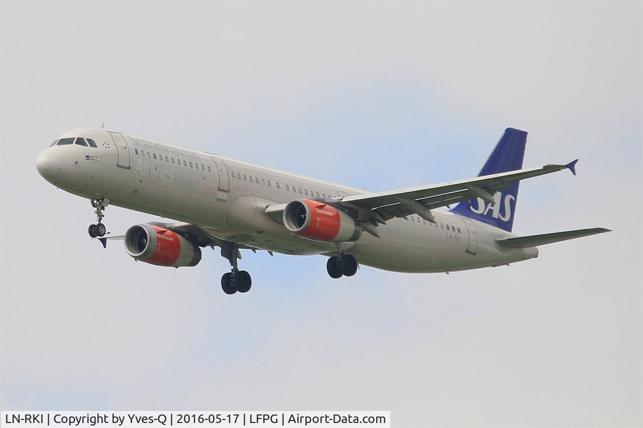 LN-RKI, 2002 Airbus A321-232 C/N 1817, Airbus A321-232, Short approach rwy 27R, Roissy Charles De Gaulle Airport (LFPG-CDG)