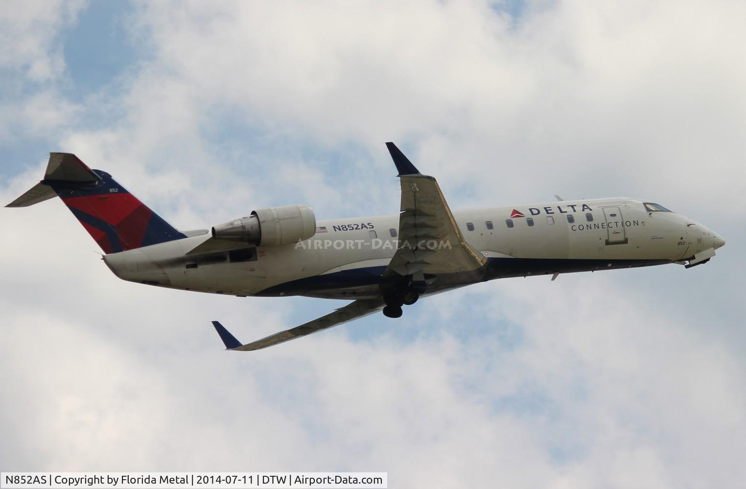 N852AS, 2000 Bombardier CRJ-200ER (CL-600-2B19) C/N 7369, Delta Connection