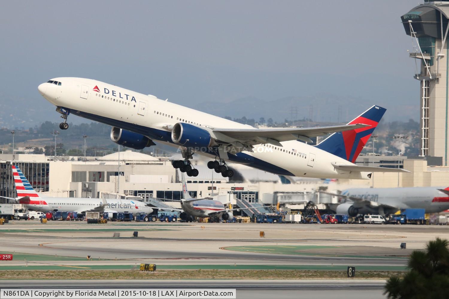 N861DA, 1999 Boeing 777-232 C/N 29952, Delta