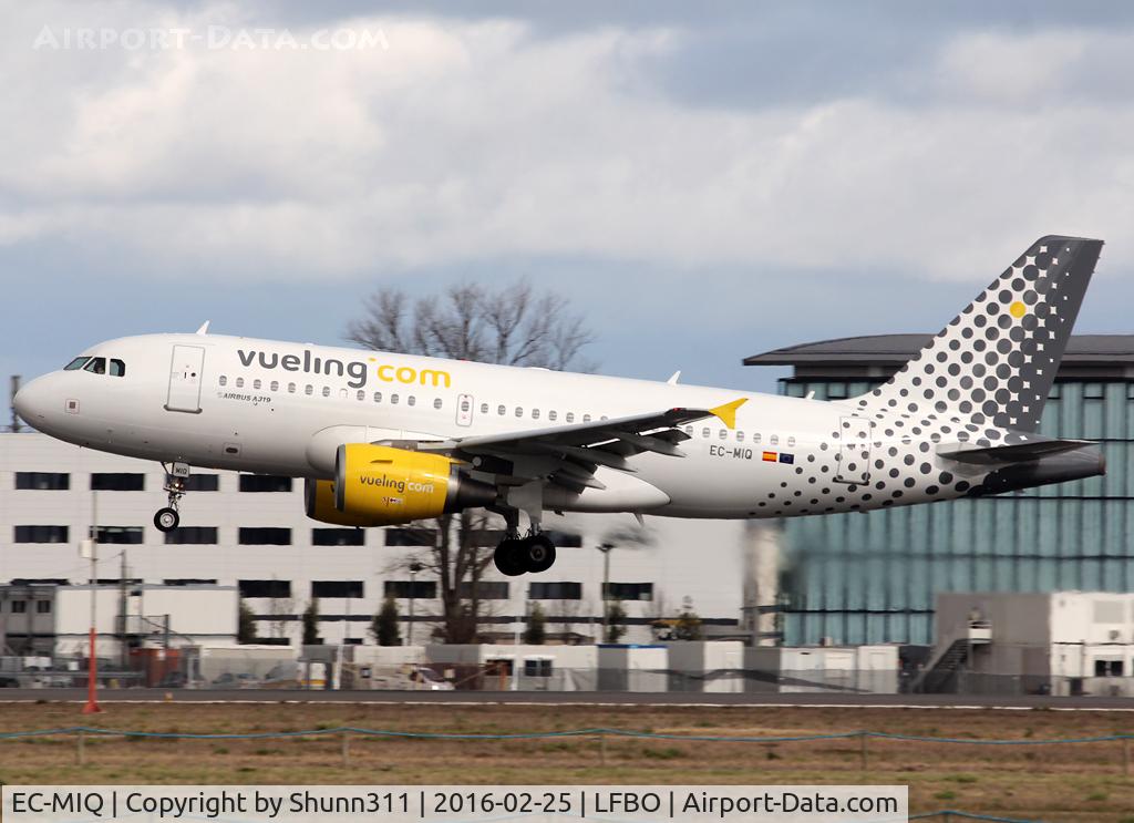EC-MIQ, 2007 Airbus A319-111 C/N 3169, Landing rwy 32R