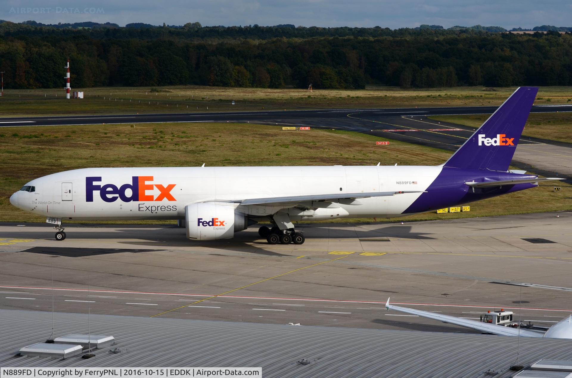 N889FD, 2012 Boeing 777-FS2 C/N 41067, Fedex B772 freighter taxing for departure from CGN.