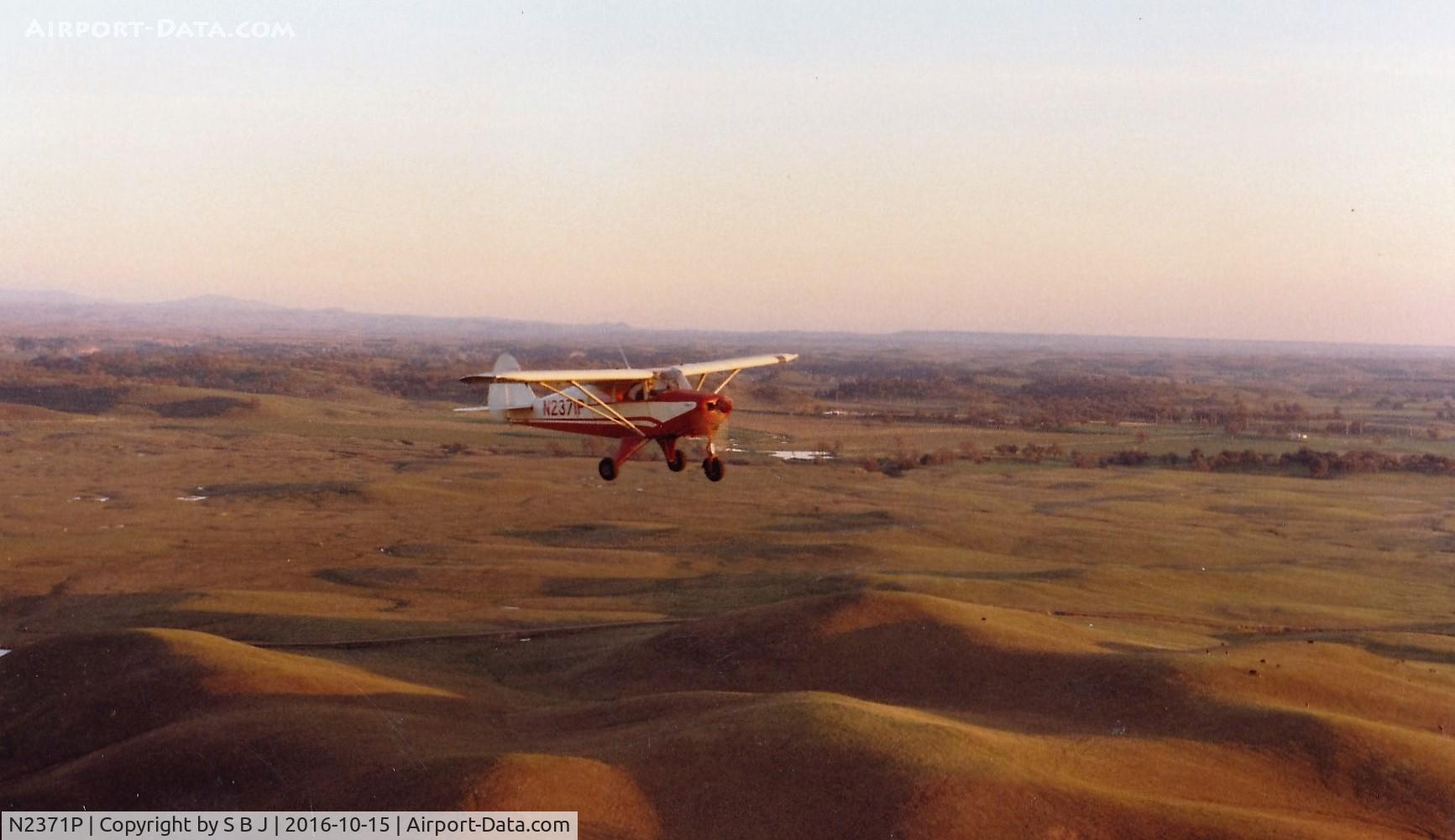N2371P, 1955 Piper PA-22-150 Tri-Pacer C/N 22-2762, 71P seen as it is flying into the late day sun near Fresno, Calif.
