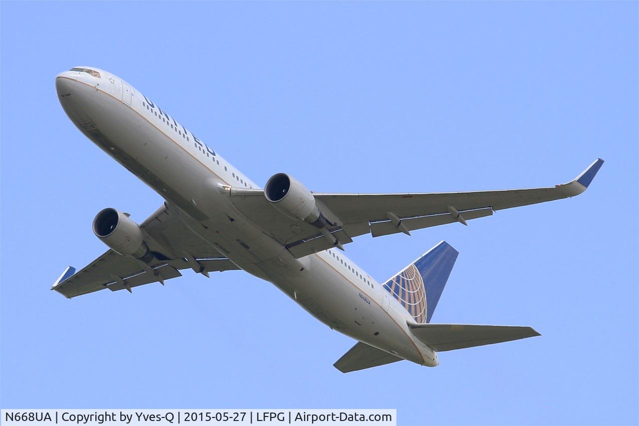 N668UA, 1999 Boeing 767-322 C/N 30024, Boeing 767-322, Take off rwy 27L, Roissy Charles De Gaulle airport (LFPG-CDG)