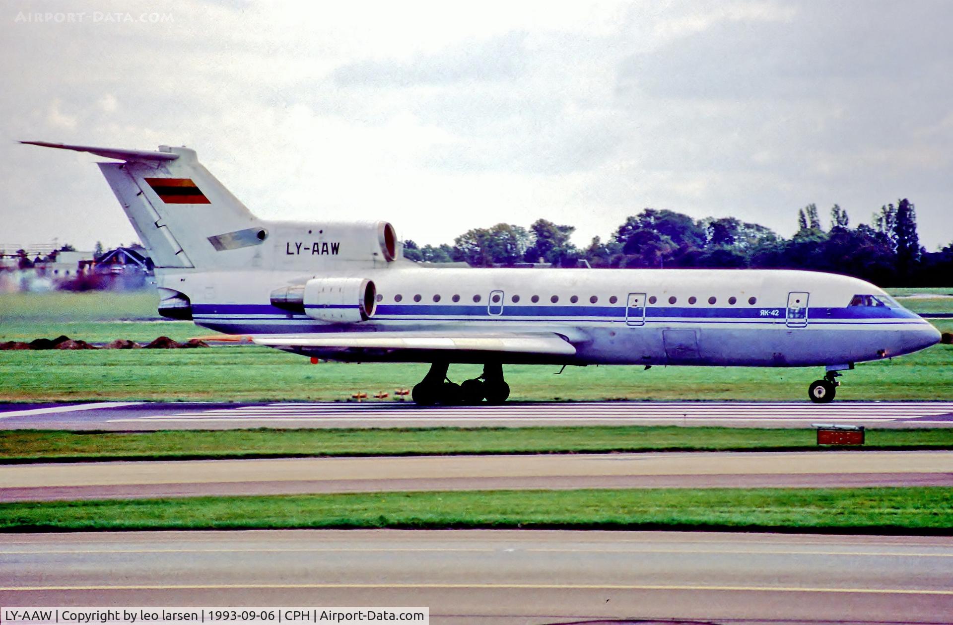 LY-AAW, 1988 Yakovlev Yak-42D C/N 4520423811417, Copenhagen 6.9.93
