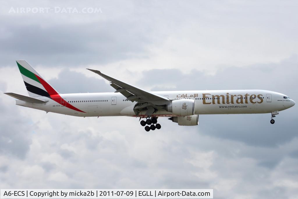A6-ECS, 2009 Boeing 777-31H/ER C/N 38980, Landing