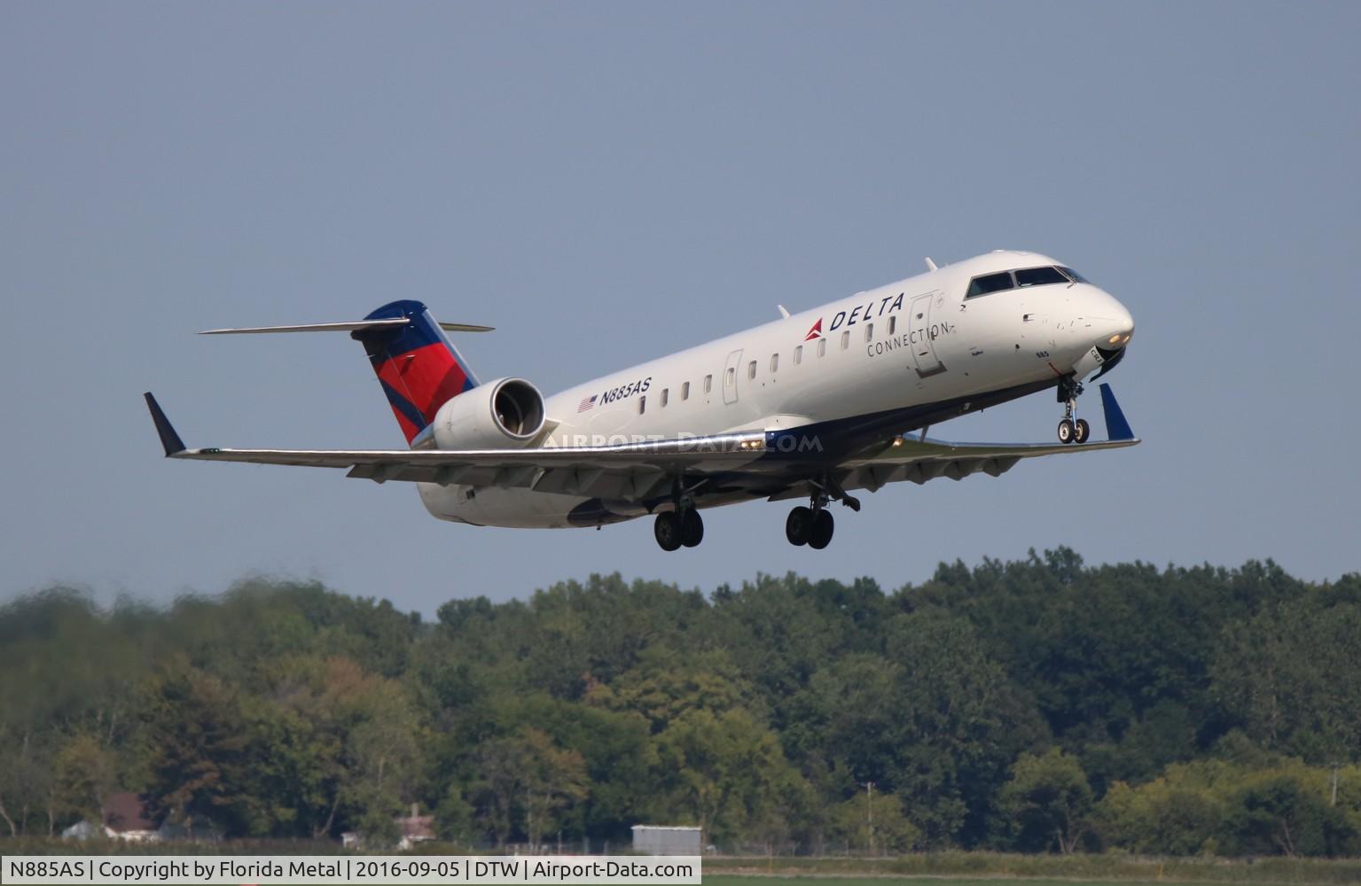 N885AS, 2001 Bombardier CRJ-200ER (CL-600-2B19) C/N 7521, Delta Connection