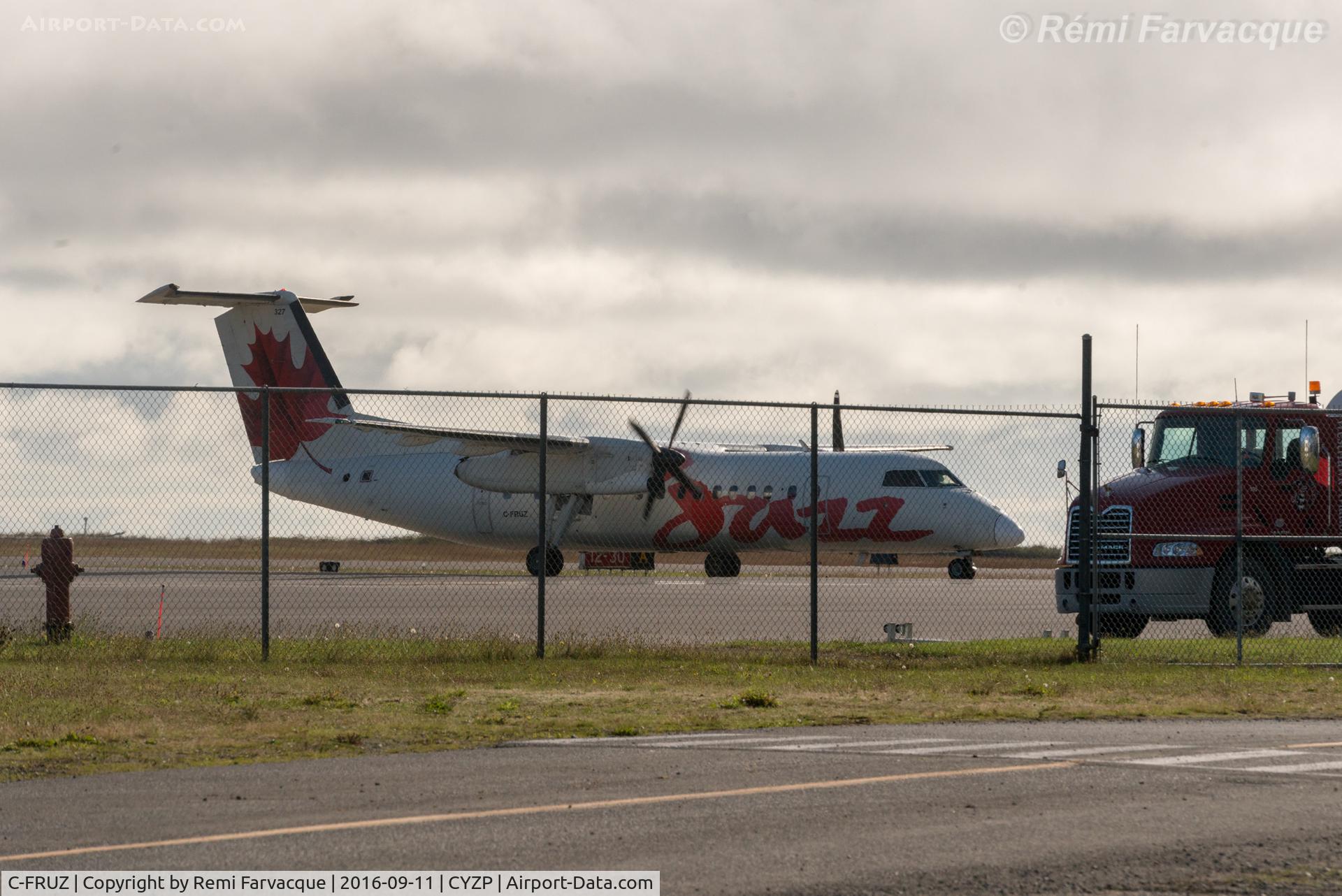C-FRUZ, 1991 De Havilland Canada DHC-8-311 Dash 8 C/N 293, Taxiing to terminal.