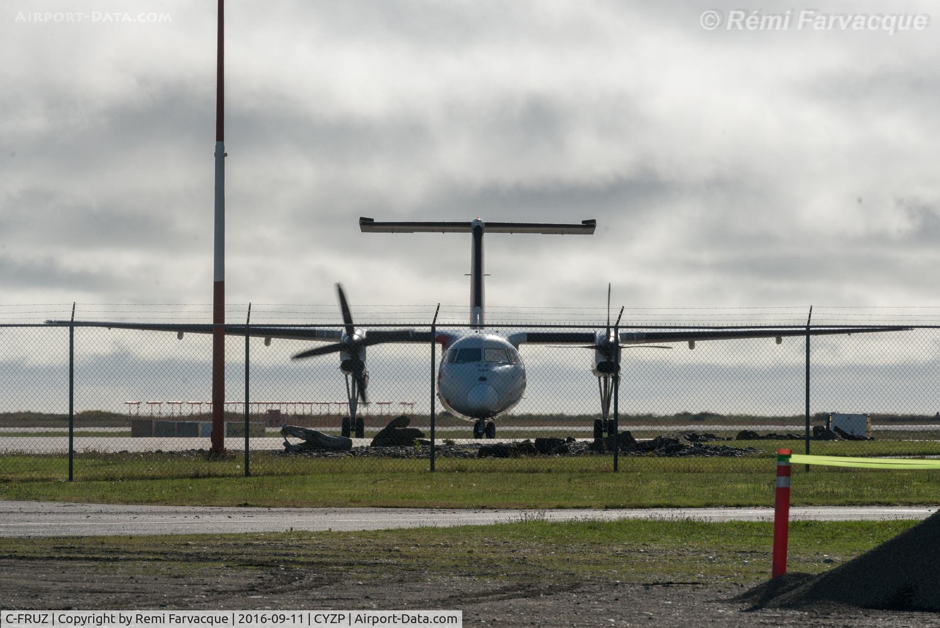 C-FRUZ, 1991 De Havilland Canada DHC-8-311 Dash 8 C/N 293, Taxiing to terminal.