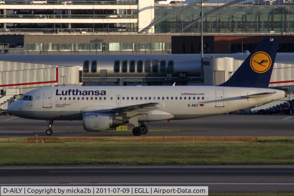D-AILY, 1998 Airbus A319-114 C/N 875, Taxiing