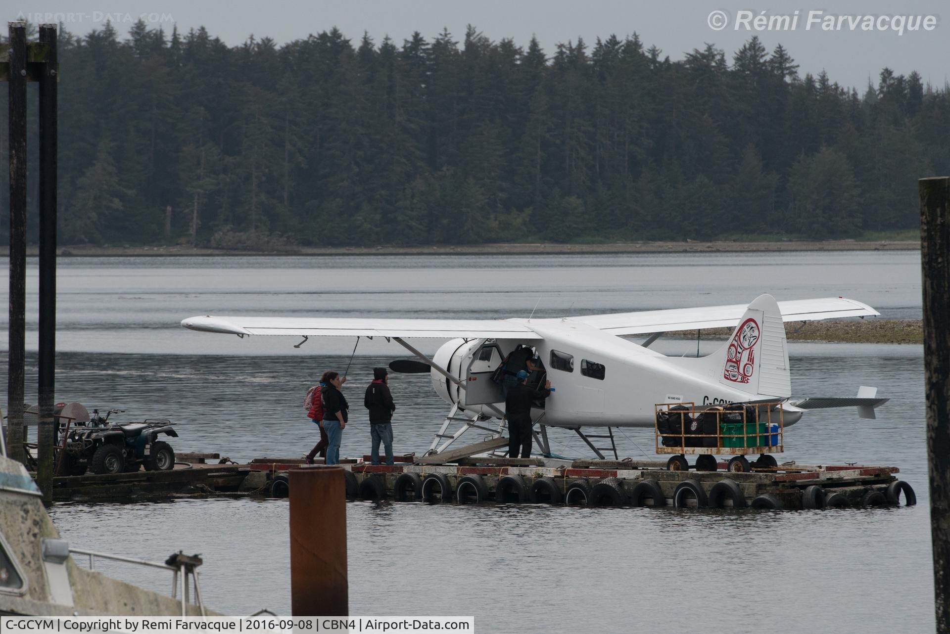 C-GCYM, 1953 De Havilland Canada DHC-2 Beaver Mk.1 C/N 354, Loading passengers.