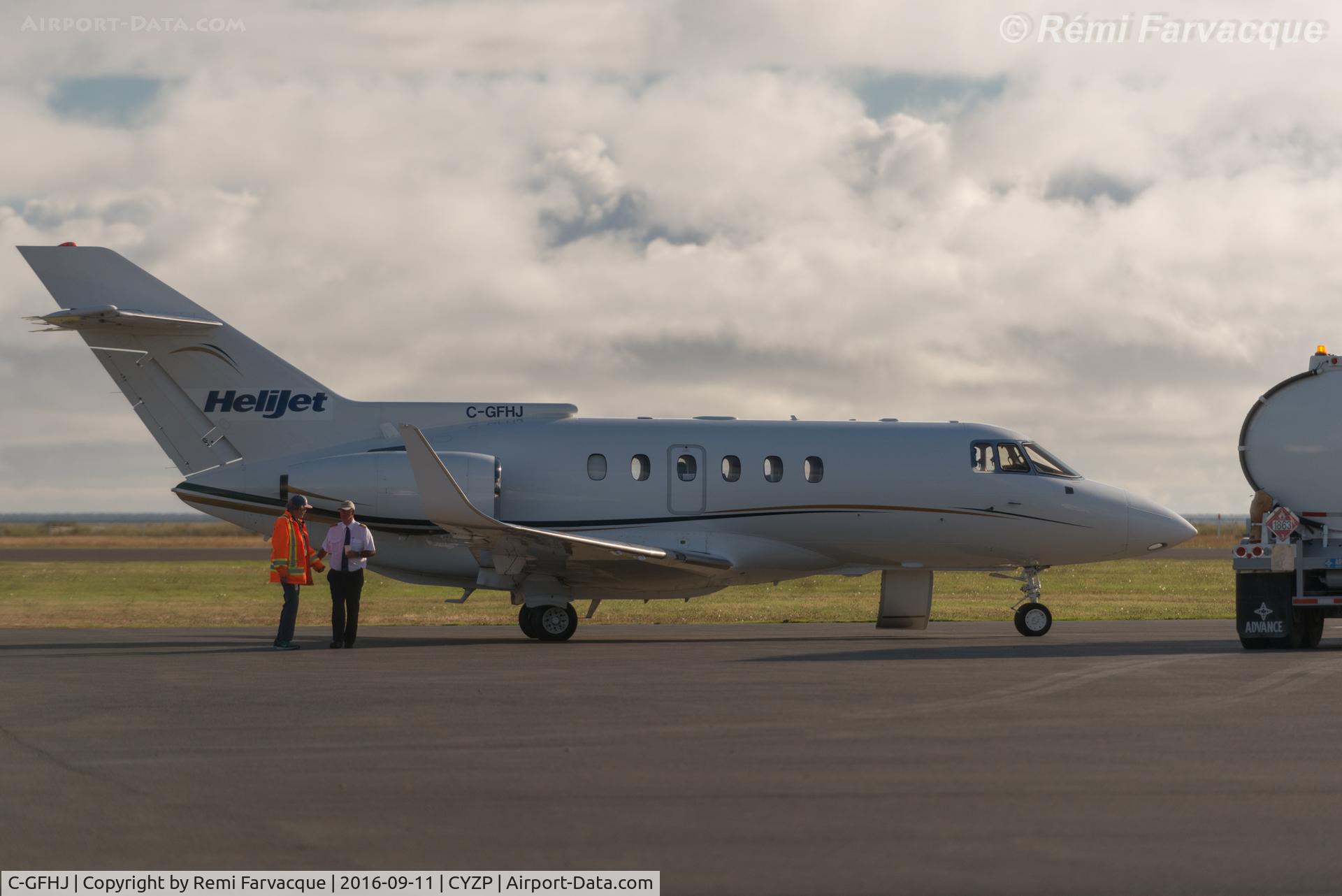 C-GFHJ, 1986 British Aerospace BAe.125 Series 800A C/N 258052, Disembarked passengers. Parked in front of terminal.