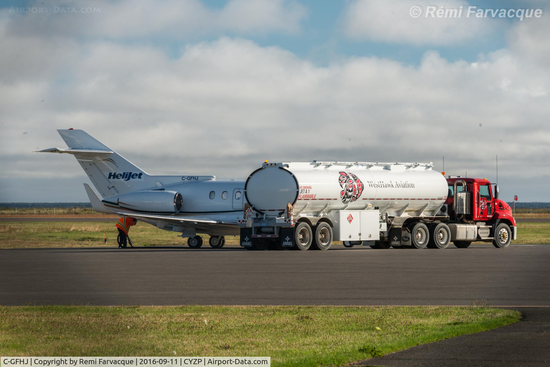 C-GFHJ, 1986 British Aerospace BAe.125 Series 800A C/N 258052, Fueling.