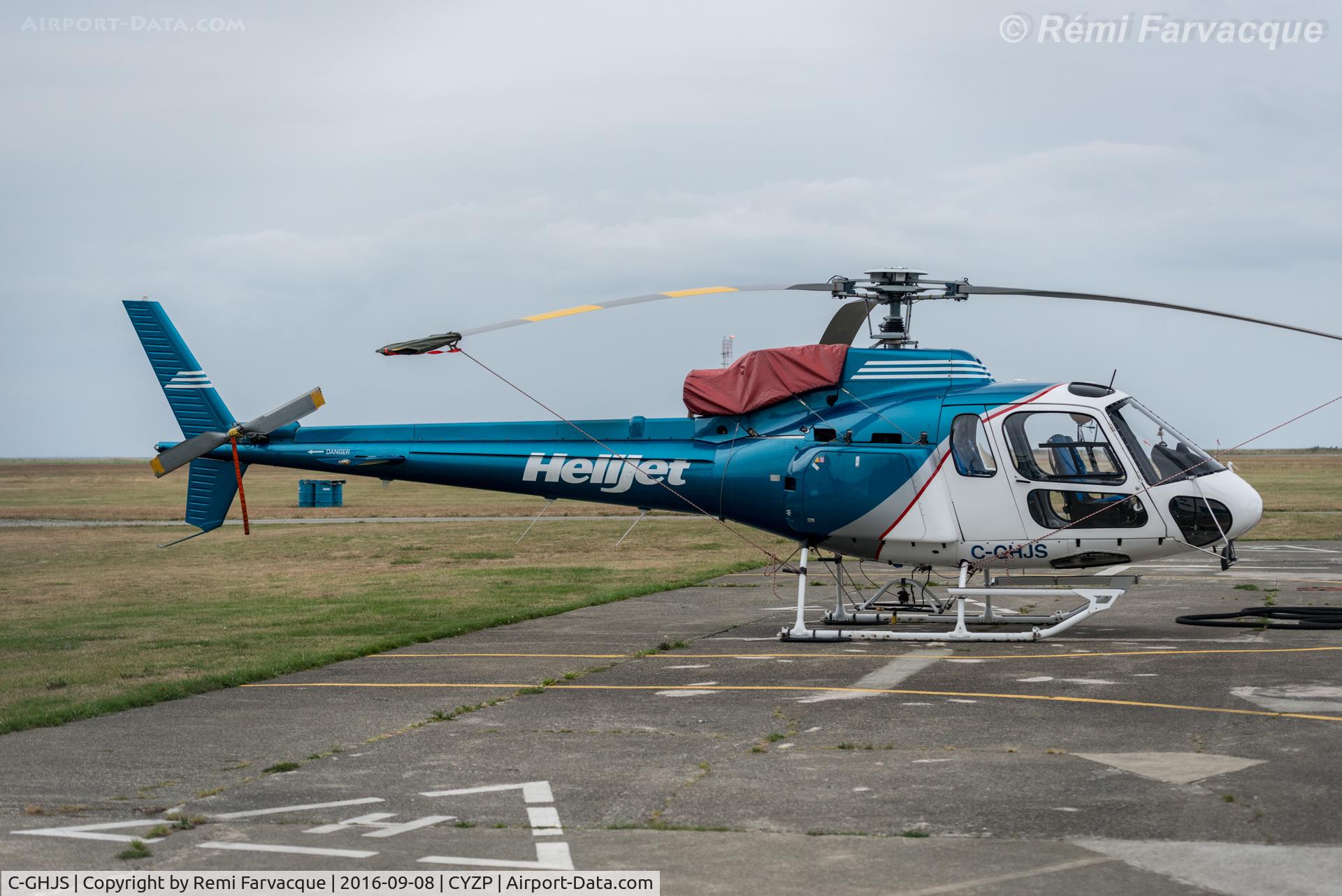 C-GHJS, 1991 Aerospatiale AS-350B-2 Ecureuil C/N 2479, Parked by HelijJet hangar.