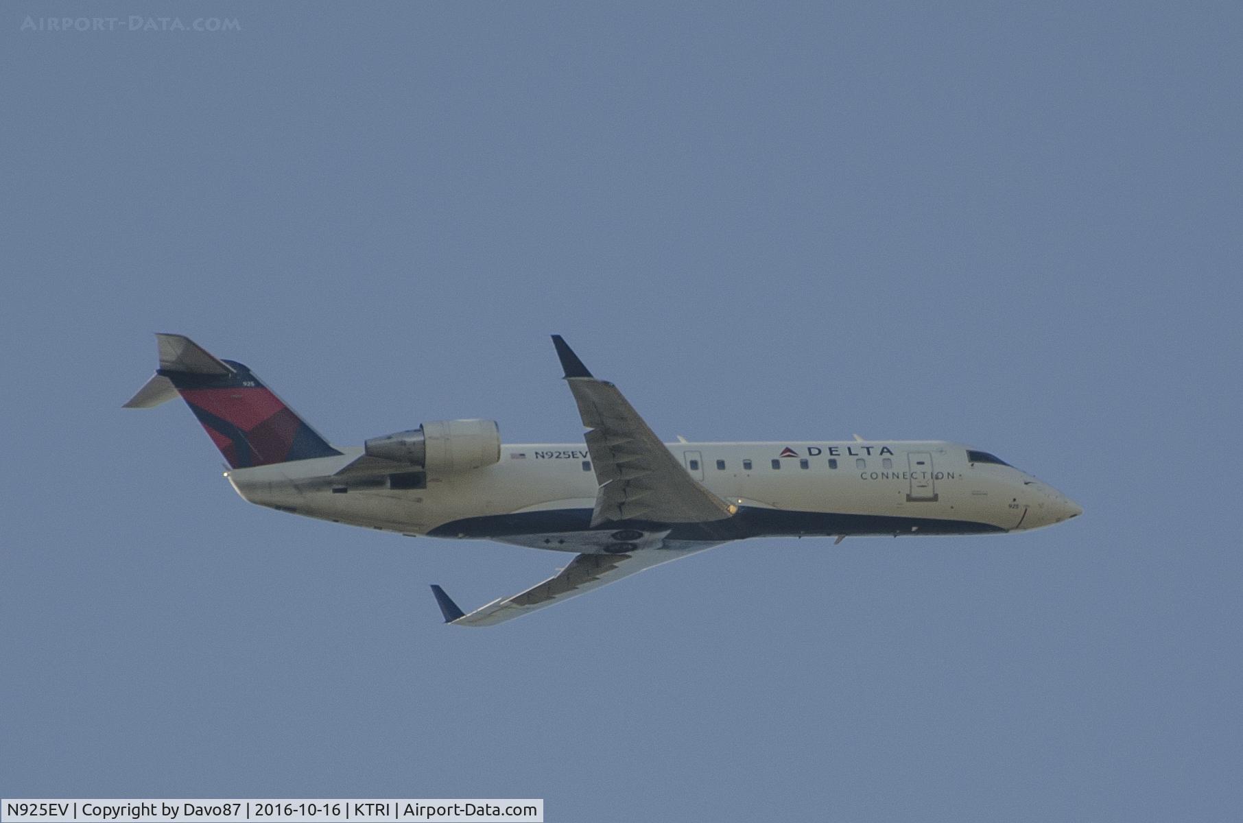 N925EV, 2003 Bombardier CRJ-200ER (CL-600-2B19) C/N 7831, About to land at Tri-Cities Airport (KTRI).