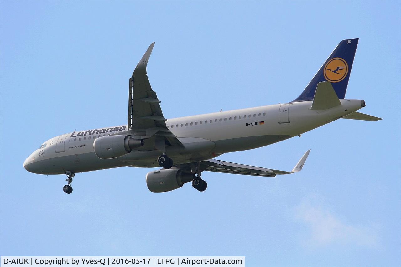 D-AIUK, 2015 Airbus A320-214 C/N 6423, Airbus A320-214, On final rwy 27R, Paris-Roissy Charles De Gaulle airport (LFPG-CDG)