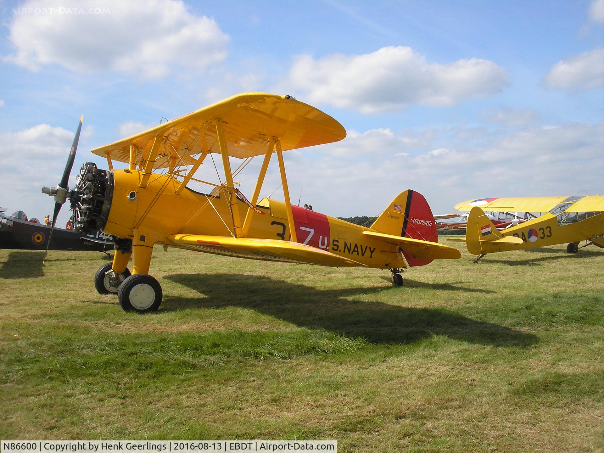 N86600, Boeing A75 C/N 75-899, Schaffen Diest . Oldtimer show