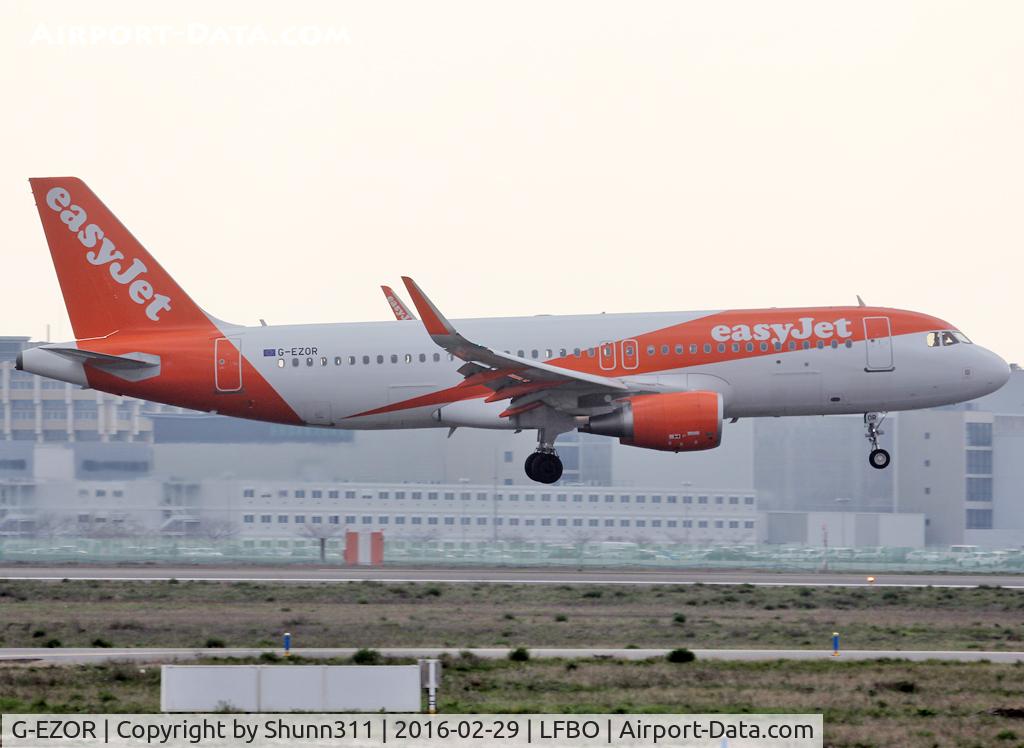G-EZOR, 2015 Airbus A320-214 C/N 6675, Landing rwy 32R