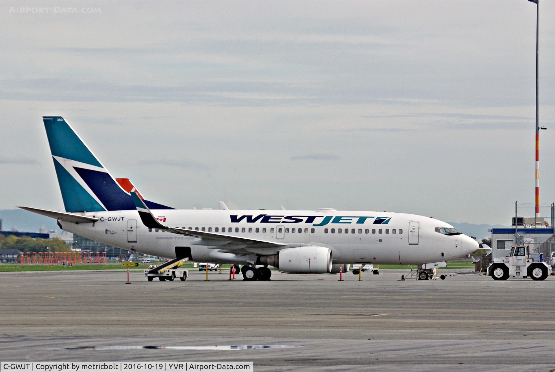 C-GWJT, 2011 Boeing 737-7CT C/N 40338, At the YVR South Terminal